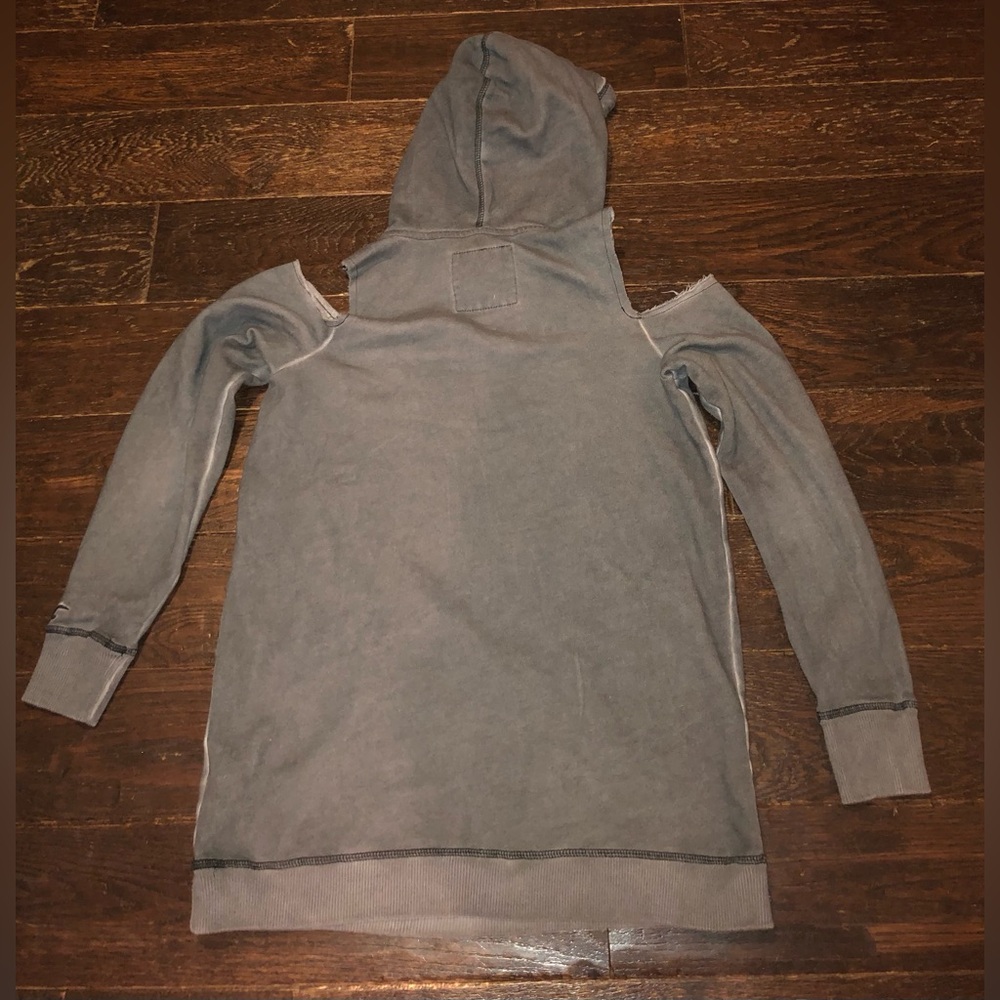 Hollister Hoodie, sweatshirt, cold-shoulder, Size Small, EUC - Picture 9 of 11